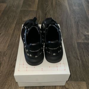ALEXANDER MCQUEENS GOOD CONDITION WORN ONCE